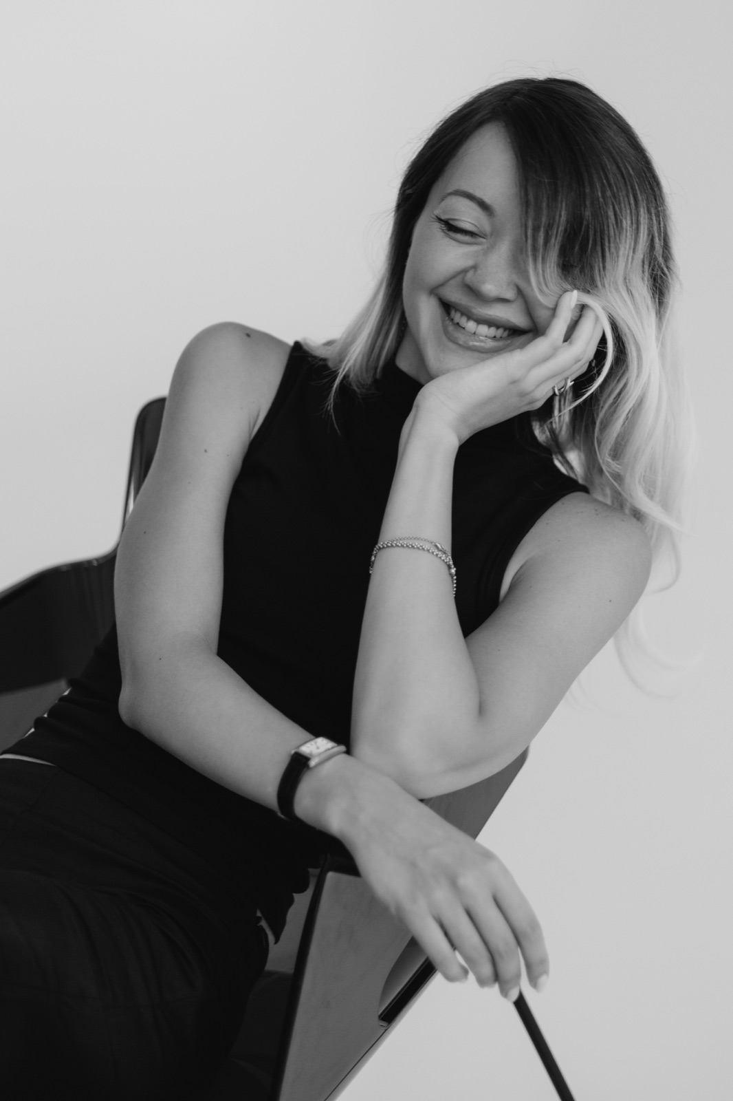 Чёрно-белый портрет женщины
